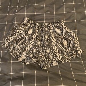 Cute black and white print shorts